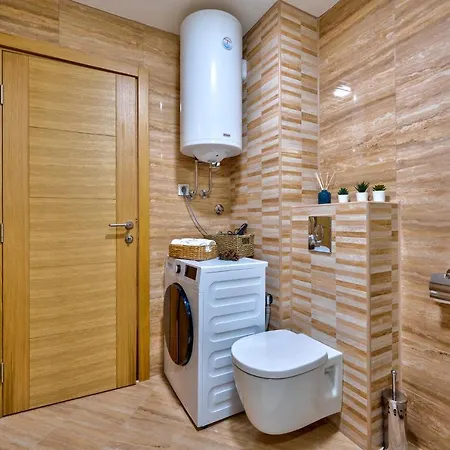 Apartament Pinjola *